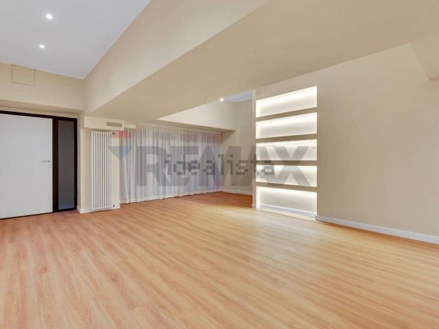 Locale in vendita di 91 m² in Viale Coni Zugna, 58
