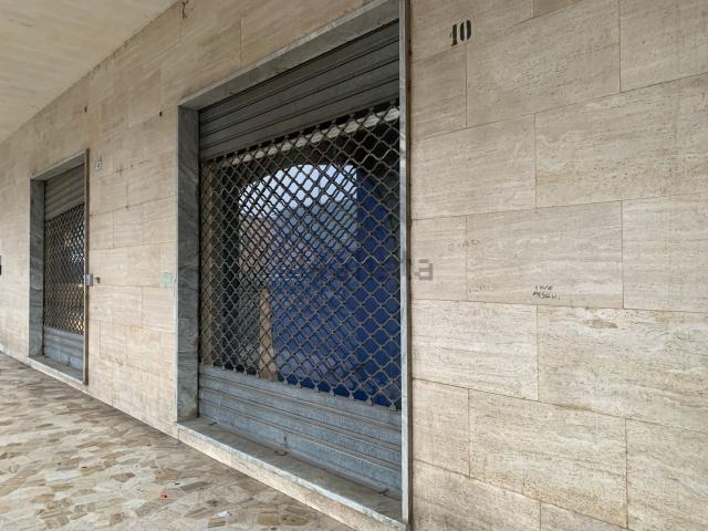 Locale in vendita di 91 m² in Viale Torino, 14