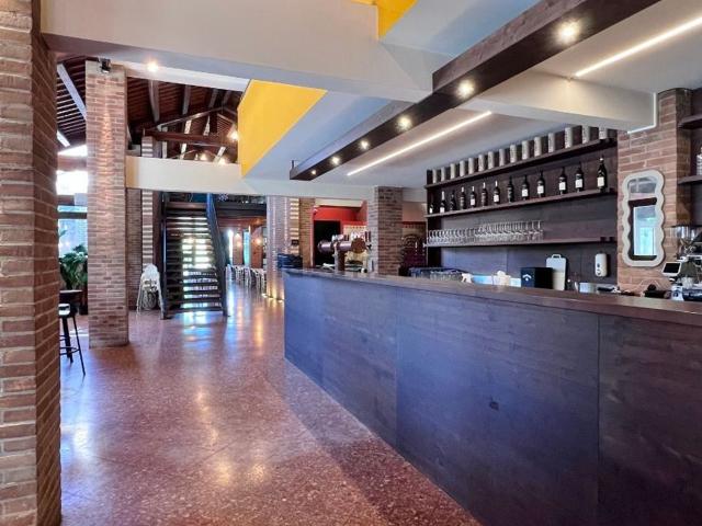 Locale in vendita di 920 m² in Via Cà d&apos Oro