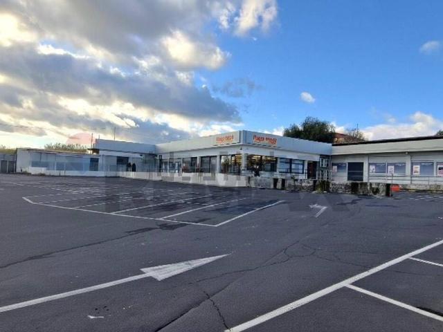 Locale in vendita di 920 m² in Via Gelso Bianco, 32