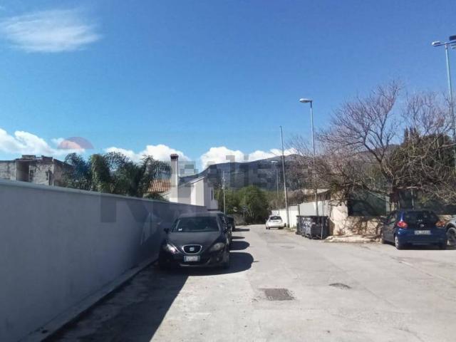 Locale in vendita di 920 m² in Via Trapani Pescia, 61
