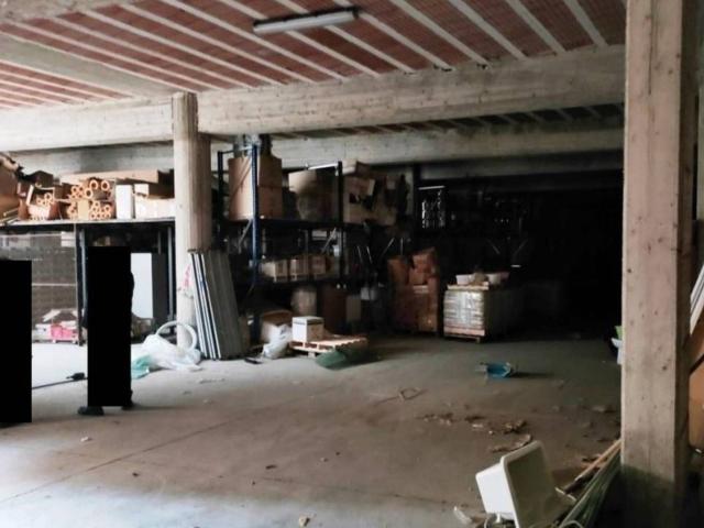 Locale in vendita di 927 m² in Via Camillo Renzi