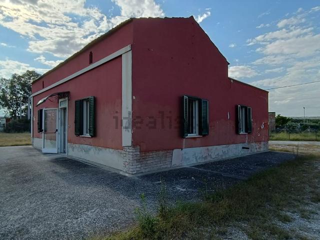 Locale in vendita di 92 m² in Contrada Piano la Barca, 255