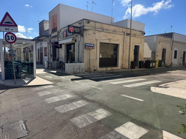 Locale in vendita di 92 m² in Via Taranto, 268