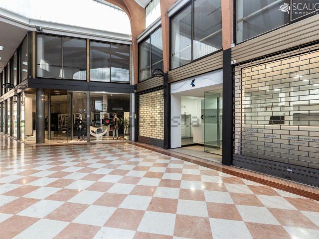 Locale in vendita di 92 m² in Via XX Settembre, 1