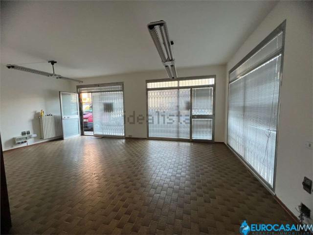Locale in vendita di 92 m² in Via Adeodato Malatesta