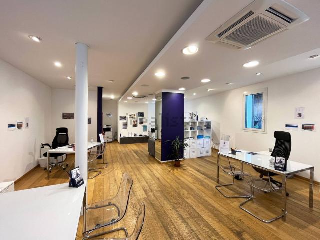 Locale in vendita di 92 m² in Via Gian Battista Bertossi