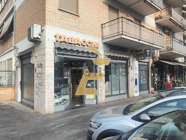 Locale in vendita di 92 m² in Via Giuseppe Saredo, 69