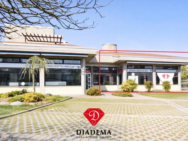 Locale in vendita di 92 m² in Via Roma, 21