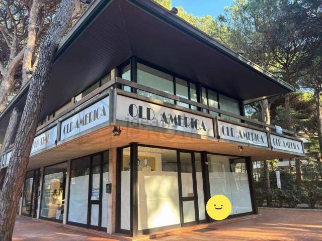 Locale in vendita di 92 m² in Viale Antonio Gramsci