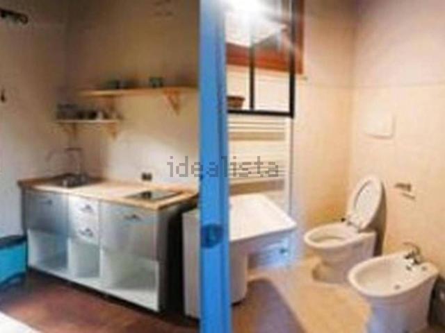 Locale in vendita di 932 m² in Via Corrado Cagli
