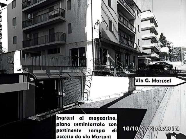 Locale in vendita di 933 m² in Via Guglielmo Marconi