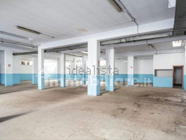 Locale in vendita di 934 m² in Via dell&apos Aquila Reale