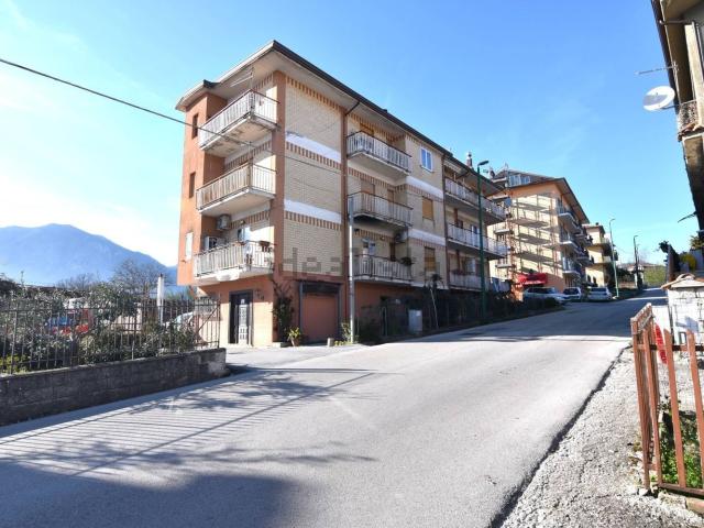 Locale in vendita di 97 m² in Via Cioppolo, 42