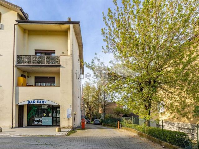 Locale in vendita di 97 m² in Via Fratelli Cervi, 294