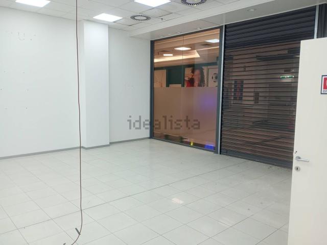 Locale in vendita di 97 m² in Via Italo Svevo, 14