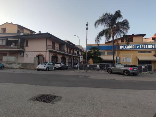 Locale in vendita di 94 m² in Via Zara