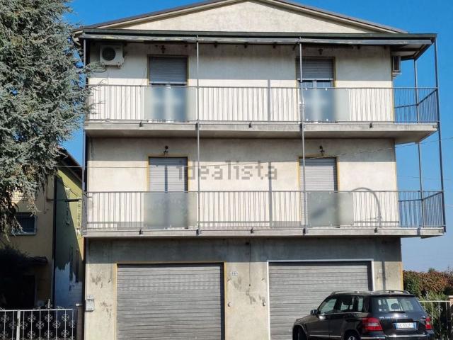 Locale in vendita di 94 m² in Via Castelnuovo R 1325