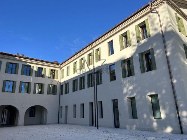 Locale in vendita di 94 m² in Via Cazzaro