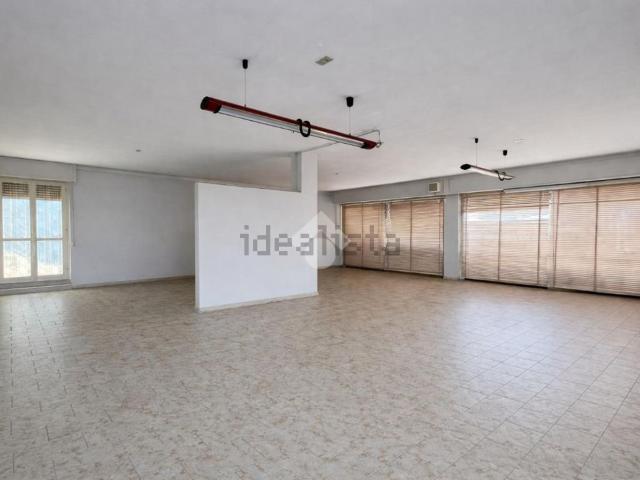 Locale in vendita di 94 m² in Via Celatica, 26