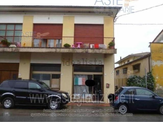 Locale in vendita di 94 m² in Via delle Rose, 2