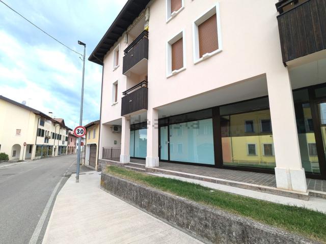 Locale in vendita di 94 m² in Via Francesco Baracca, 47