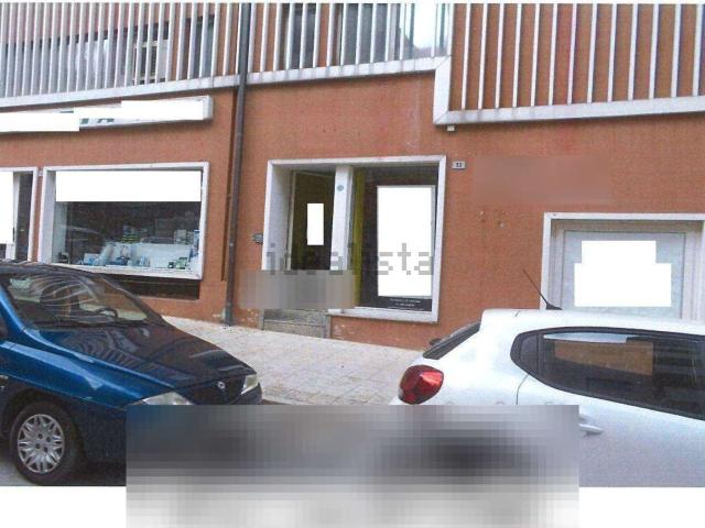 Locale in vendita di 94 m² in Via Isonzo