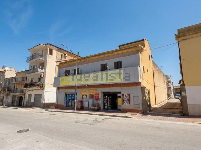 Locale in vendita di 950 m² in Via Madonna del Riposo, 152