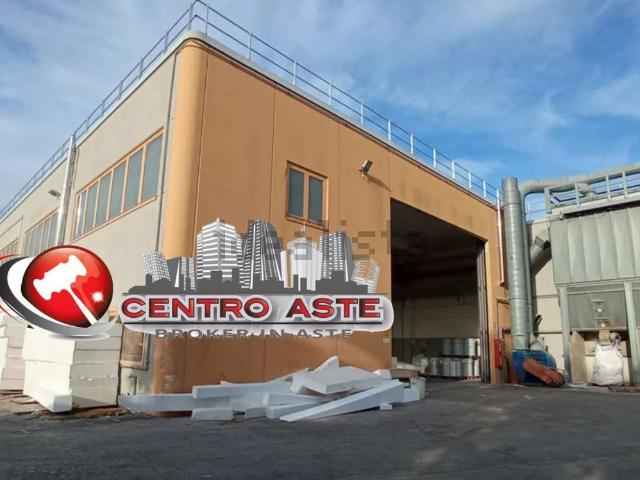 Locale in vendita di 950 m² in Via Padana