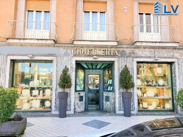 Locale in vendita di 95 m² in Piazzale De Matthaeis, 22