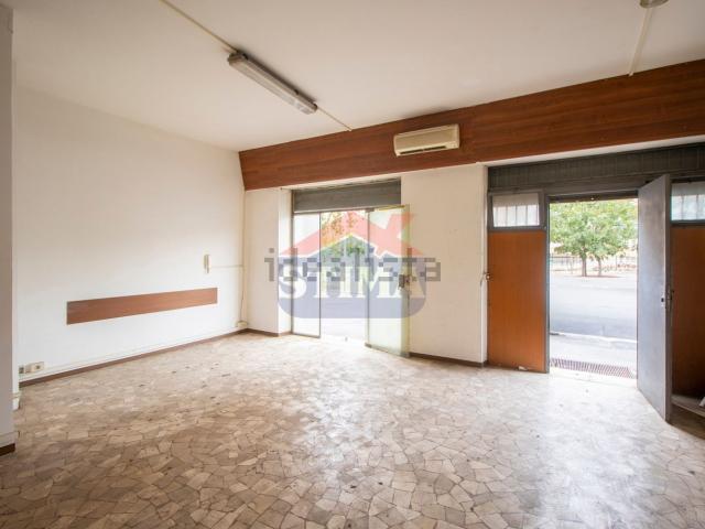 Locale in vendita di 95 m² in Via Tolmezzo, 63