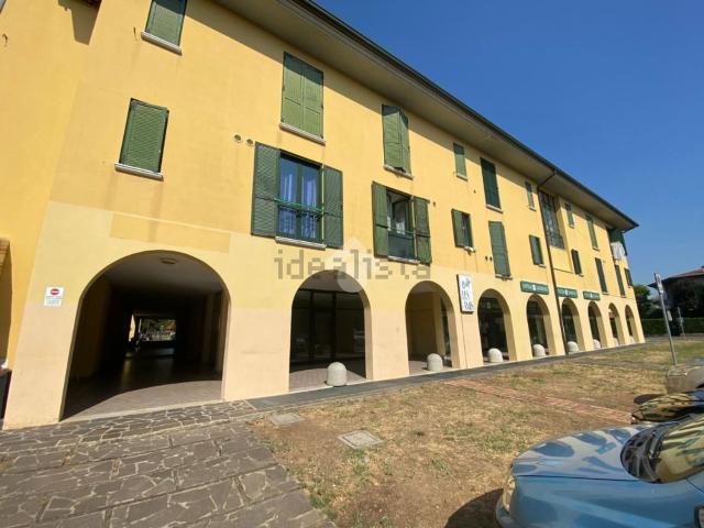 Locale in vendita di 95 m² in Via Vittorio Bachelet, 19