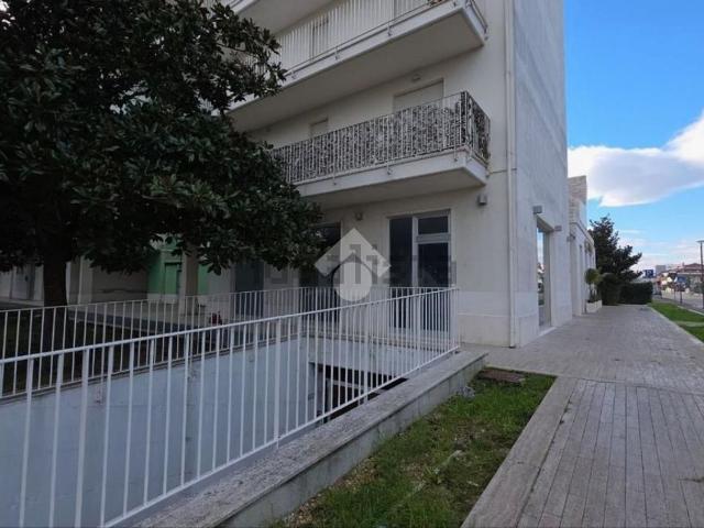 Locale in vendita di 95 m² in Via Camillo Benso Conte di Cavour