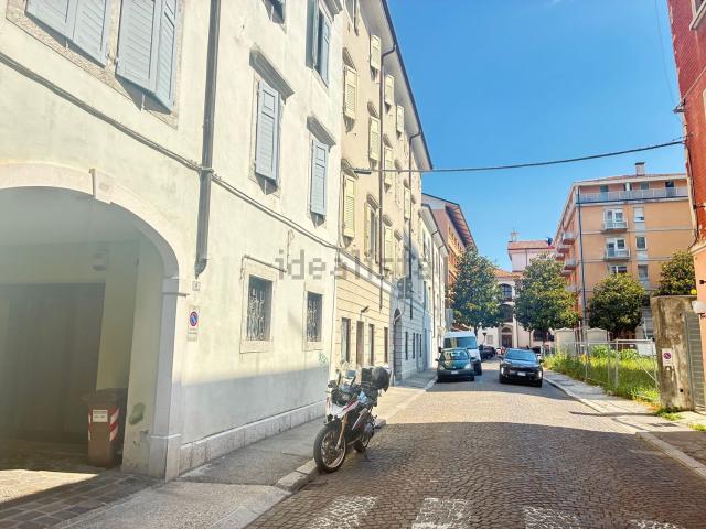 Locale in vendita di 95 m² in Via Carlo de Morelli, 8