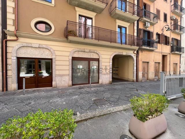 Locale in vendita di 95 m² in Via Casale