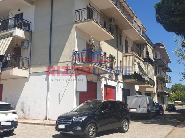 Locale in vendita di 95 m² in Via della Gioconda, 14