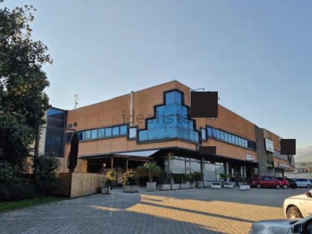 Locale in vendita di 95 m² in Via Feltrina, 21