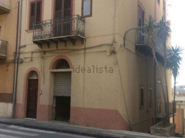 Locale in vendita di 95 m² in Via G. Medici, 58