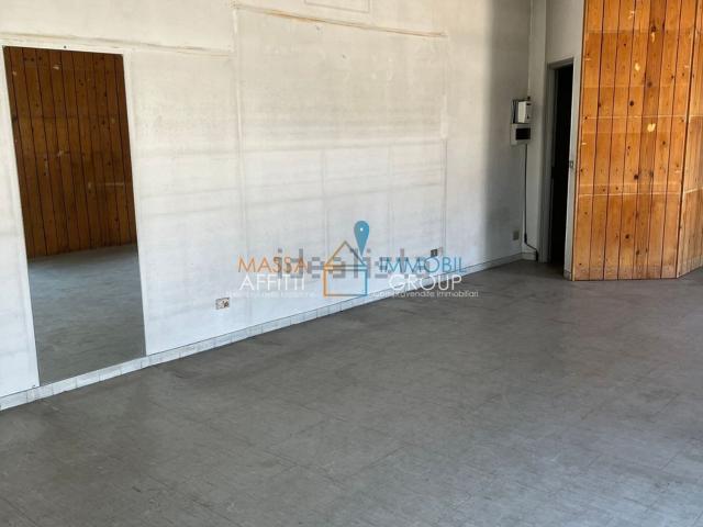 Locale in vendita di 95 m² in Via G. Carducci, 123