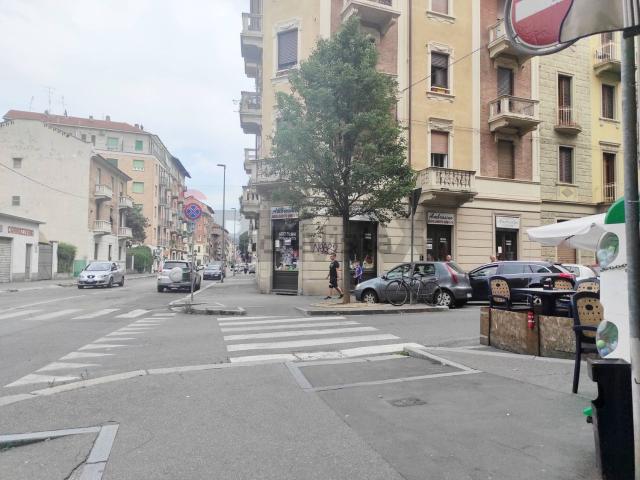 Locale in vendita di 95 m² in Via Lauro Rossi, 25