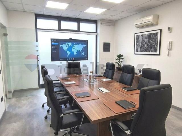 Locale in vendita di 95 m² in Via Mandrolisai, 23