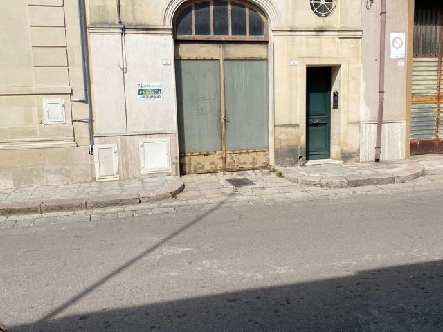 Locale in vendita di 95 m² in Via Montegrappa, 23