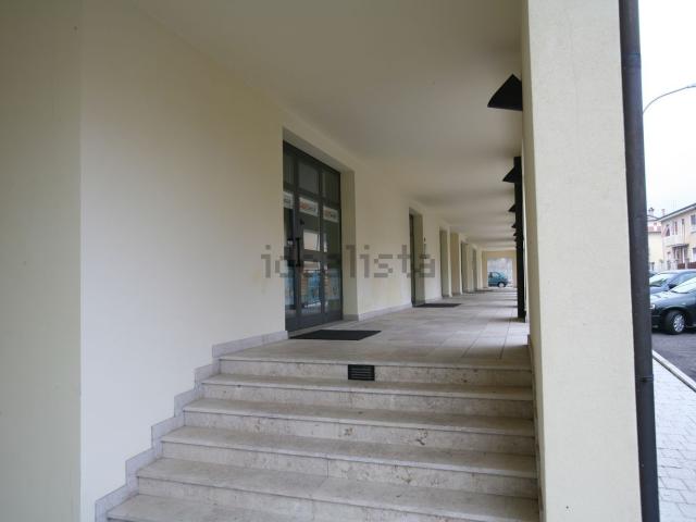 Locale in vendita di 95 m² in Via O. M. Pagani