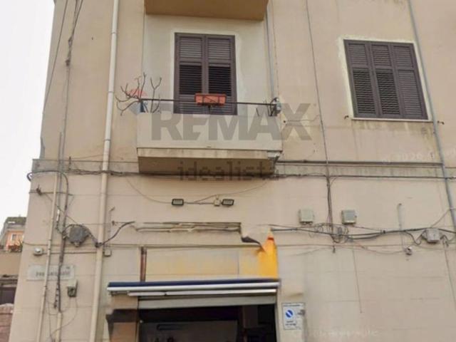 Locale in vendita di 95 m² in Via Pasquale Calvi, 2
