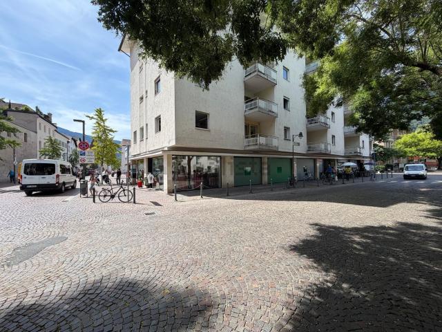 Locale in vendita di 95 m² in Via Roma