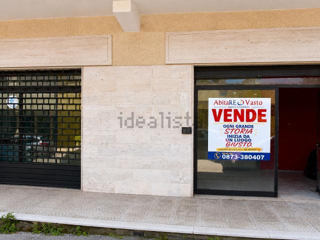 Locale in vendita di 95 m² in Viale Martiri della Libertà, 13