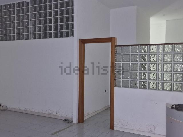 Locale in vendita di 96 m² in Via Ugo la Malfa, 15
