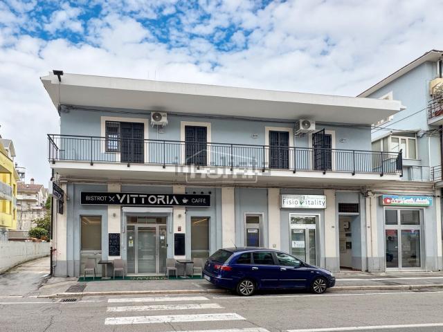 Locale in vendita di 96 m² in Via Adriatica, 370
