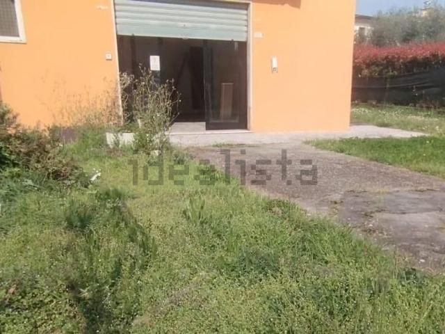 Locale in vendita di 96 m² in Via Amatore Sciesa