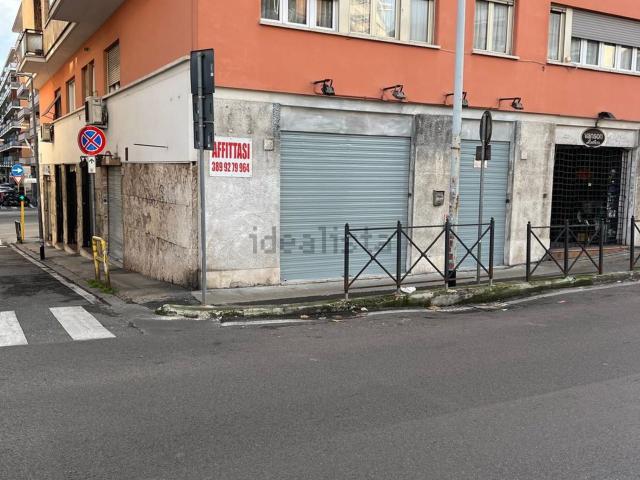 Locale in vendita di 96 m² in Via Anastasio II, 36